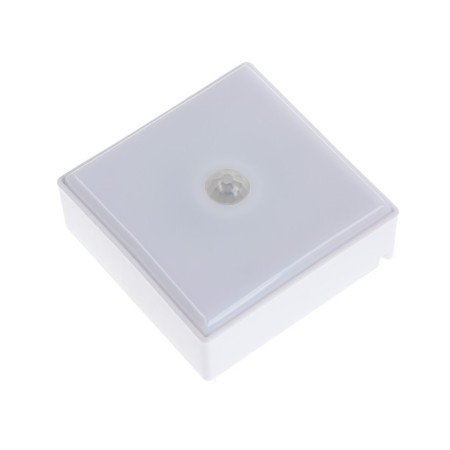 The LED lamp with the engine sensor., Square, 6 LED, 2 W, from BAT. 3*aaa, 6500k, white 942457