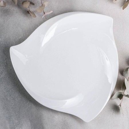 Porcelain platele triangular wilmax ariela, d = 30 cm, white color-1