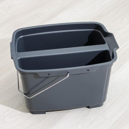 A plastic bucket for washing windows, 18 liters, 46 × 37 × 28 cm 075915-2
