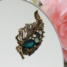 Brooch 
