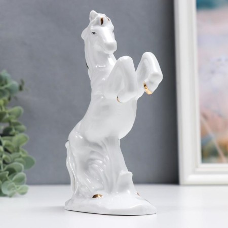 Souvenir Ceramics "Snowthrough Horse on Hids" with gold 16.5 cm-1