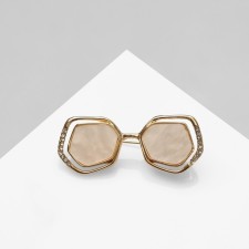Brooch 