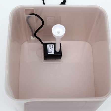 Animal fountain Carno, 2 l, with a water sensor and a filter, 18x16 cm 2 l, pink-8