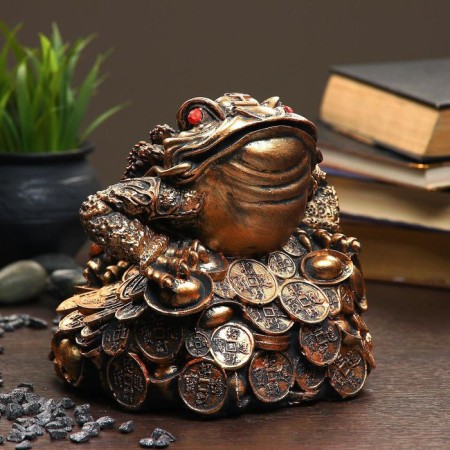 Figure "Toad on coins" 18x18x18cm