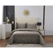 The bedspread and pillowcases 