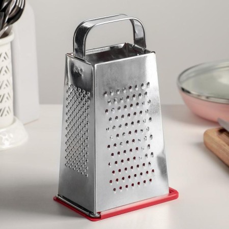 A heap with a doser lid and a side for cheese, a metal pen, color mix-6