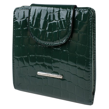 Nice wallet, glossy skin, green color