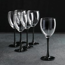 A set of glass glasses for the wine 