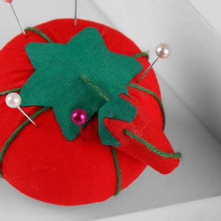 Needle "tomato", 5 × 4.5 cm, red/green color-2