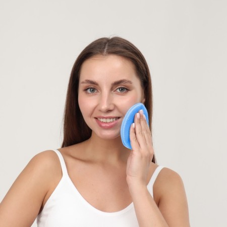 Washing brush with a suspension, silicone, d = 9.5 cm, color mix-6