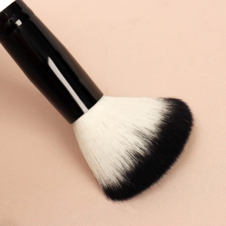 A set of makeup brushes "stripes", 8 objects, a lightning cover, white/black color-8