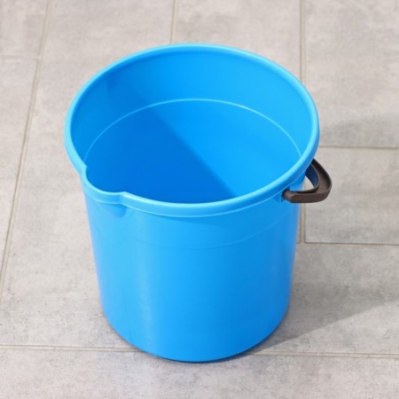 A bucket with a drain of round, 7 l, d = 23 cm, h = 23 cm, blue color-1