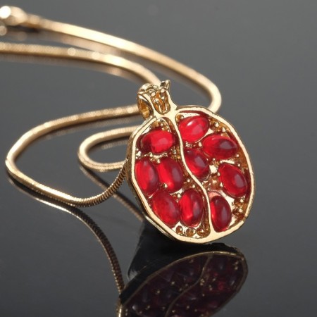 Pomegranate pendant, burgundy color in gold, l = 45 cm
