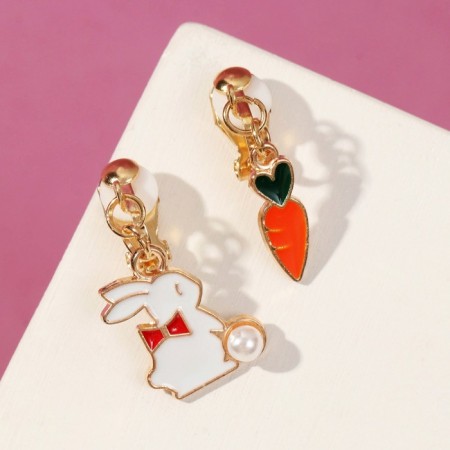Clips children's "chosen" bunny with carrots, colored in gold