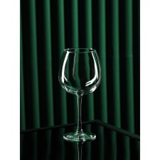 A set of glass glasses for the wine 