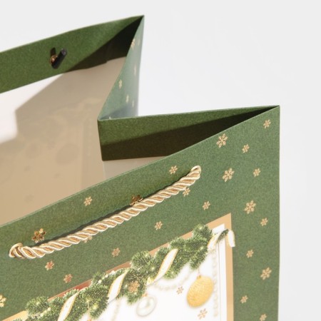 Laminated packet “Bright Moments”, 23 x 35 x 20 cm, New Year-4