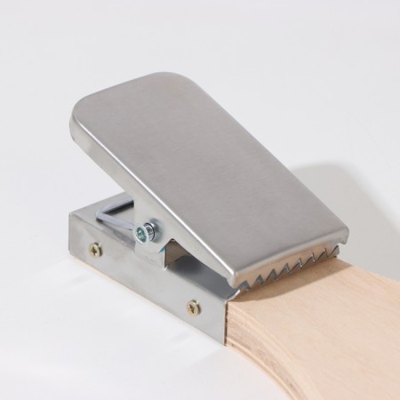 Pisneum cutting board with a clip-3