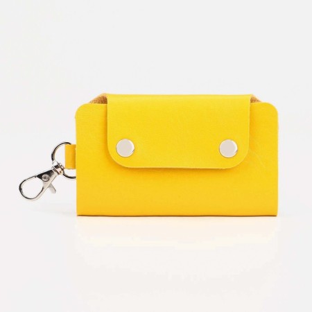 Key on the buttons, length 11 cm, 7 carabiners, yellow color