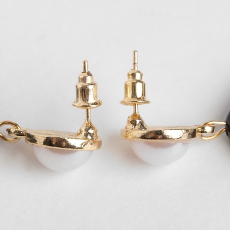 Earrings with pearls "sia" crumpled rings, black and white color in gold-1