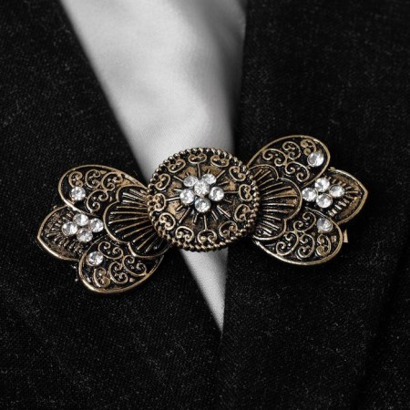 Cardigan clamp "Lesser", white color in black gold