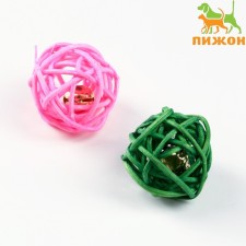 A set of 2 wicker balls from a vine with a bell, 3 cm, pink/green