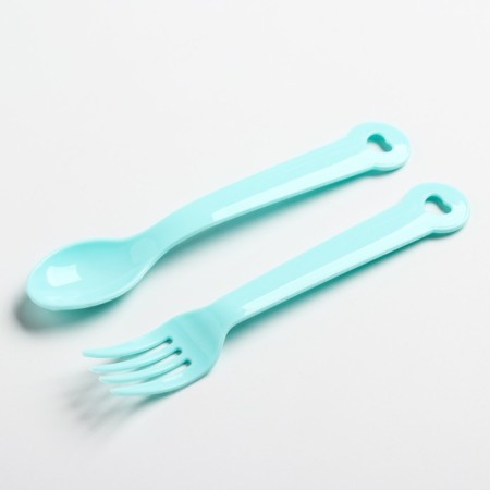 Set of dishes: 3 objects, plate, fork, spoon, color mix-3