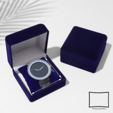 Velvet case under the bracelet/clock 
