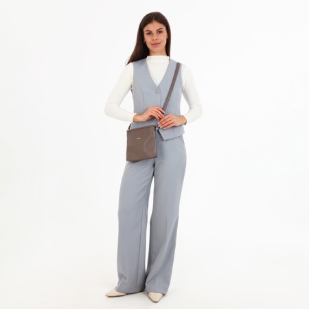 Cross-Bodi Bag on a zipper, the color is gray-beige-7