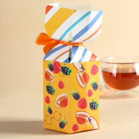 Black tea in the British Pug Conflict box, taste: forest berries, 100 g.-2