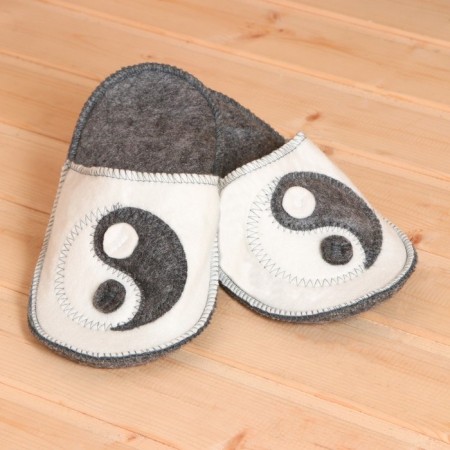Set Gift 4 Women's objects "yin-yang" (hat, rug, mitten, slippers)-3