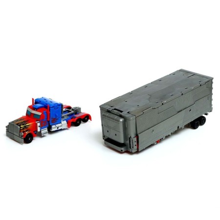 The leader "Leader", with a trailer, is transformed-7