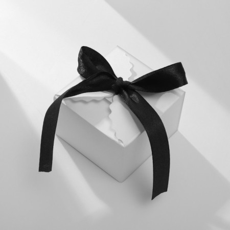 Box Gift "Surprise" 6 × 6, black and white