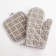 The kitchen set of the “cage” shade centers is gray, a bag 17*17 cm, mitten 26*16 cm, 100% p/e