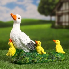 Садовая фигура "Утка с утятами" 24х28см