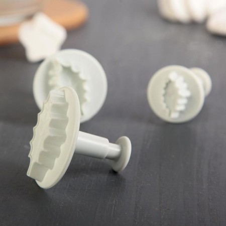 A set of Pluners of the confectionery share "Leaf", 3 pcs, d = 7/6.5/5 cm-1