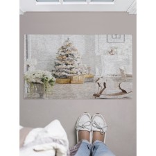 Fully rug in the hallway 
