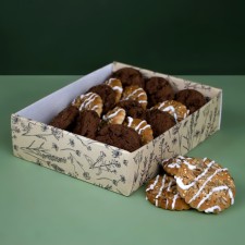 The box is self-assembly, the lid is, with the window, the “floral flight” is 18 x 15 x 5 cm