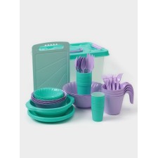 A set of dishes for the picnic 