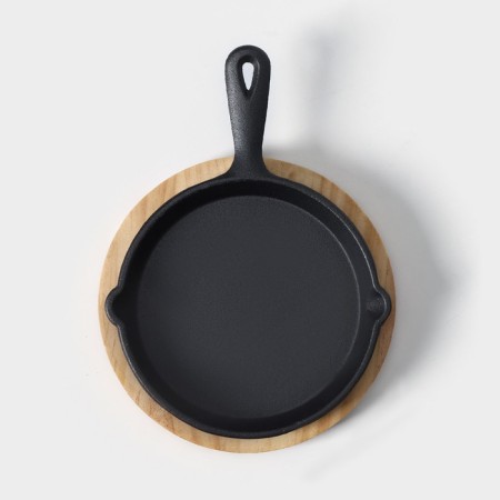 Cast iron pan "Avignon", 21.5 × 15.5 × 2.5 cm, with 2 plums, on a wooden stand-4