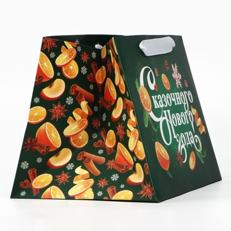 Gift package with a wide bottom "New Year's fairy tale", 25 x 19 x 18 cm, New Year-3