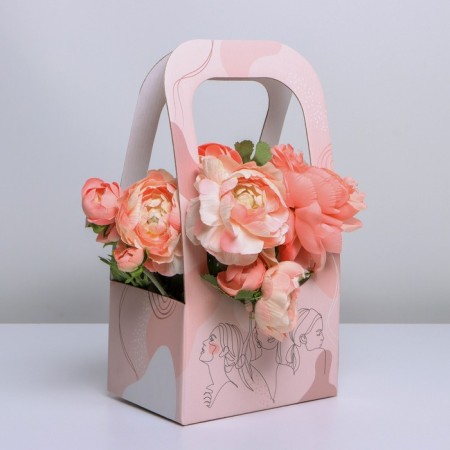 Girl Style, 17 × 12 × 32 cm,