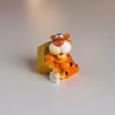 Souvenir Polystone "Tiger Nosik with gold/money" mix 5.5x3.5x5 cm-1