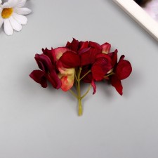 A bud on the leg for decoration 