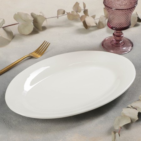 Oval porcelain dish with a thickened edge of the White Label, 30.5 × 20 × 3 cm, white color