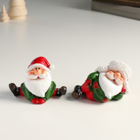 Suvenir Polystone "Santa Claus in a green caftan in a cap, a bearer" MIX 9x5x7.5 cm
