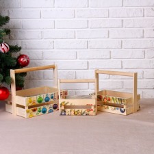 A set of wooden pots 