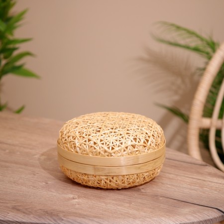 VAZ with a lid weaved, from bamboo 20x20x11 cm