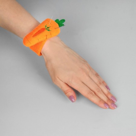 Needle on the bracelet "Carrot", 23 × 4.5 cm, color orange color-3