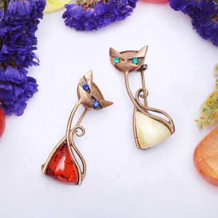 Amber Brooch "Amber" cat is triangular, the color of the mix in bronze