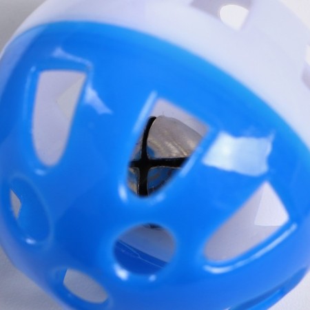 A set of 4 balls (ball diameter 4 cm) with a bell for cats, mixing mix-4